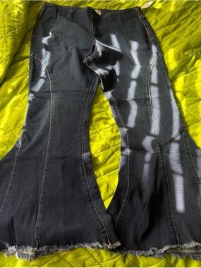 Dark Wash Flared Women's Jeans with Raw Hem